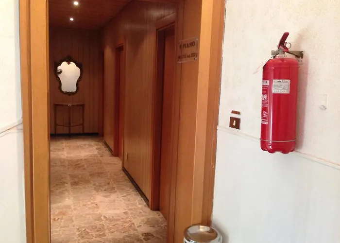 Vallazze Hotel *